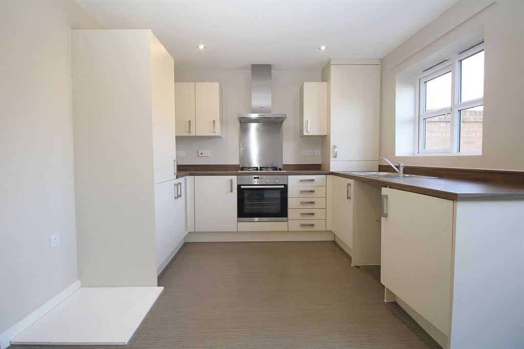 Property photo 3 of 22 Kitchen