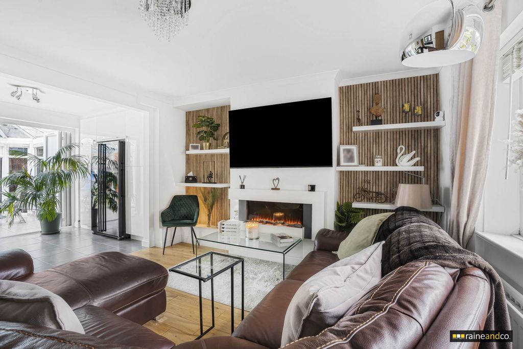 Property photo 3 of 26