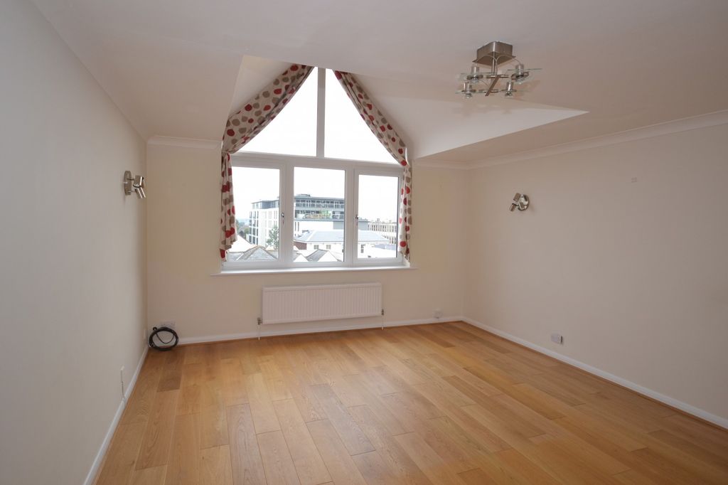 Property photo 2 of 11 Living Room