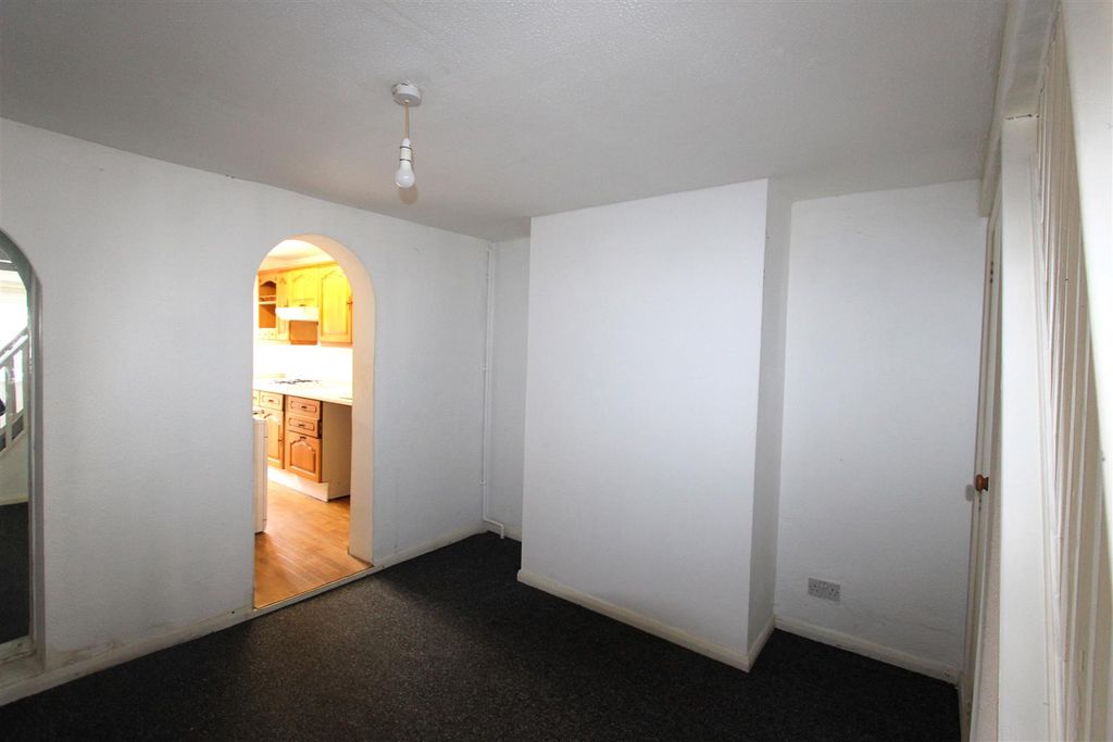 Property photo 2 of 11 2.0.Jpg