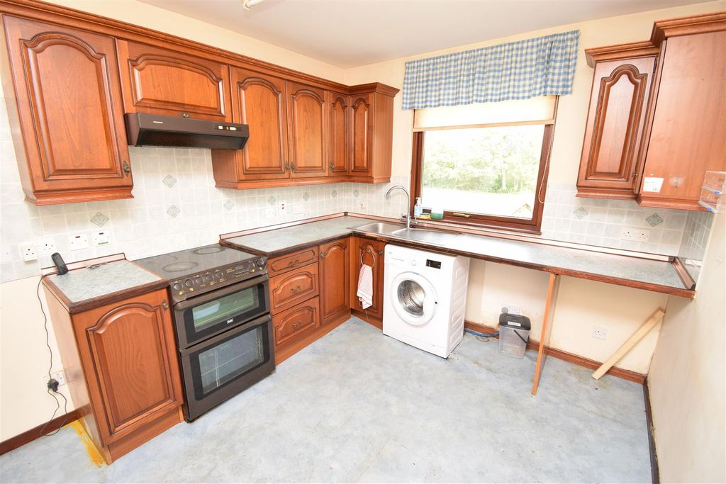 Property photo 2 of 21 Kitchen