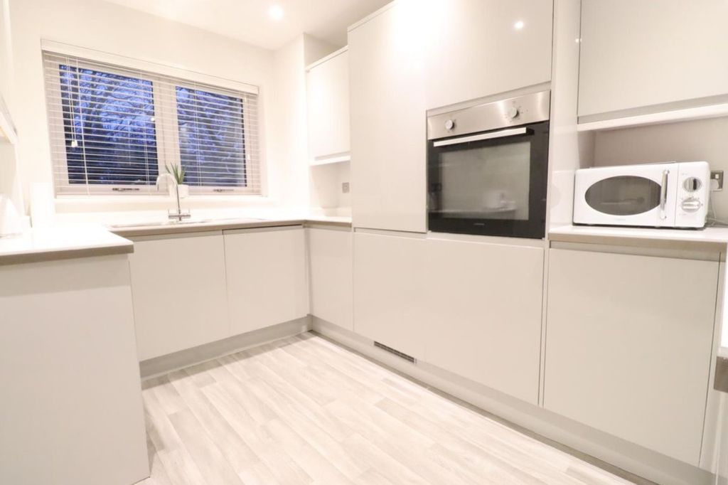 Property photo 3 of 11 Kitchen 2