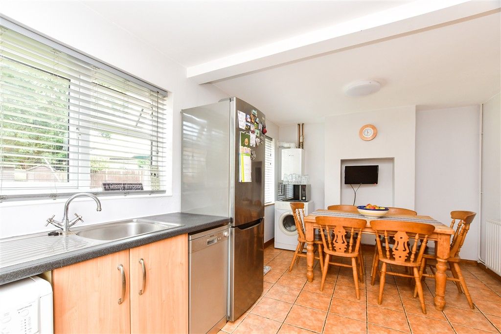 Property photo 3 of 12 Kitchen/Breakfast Area