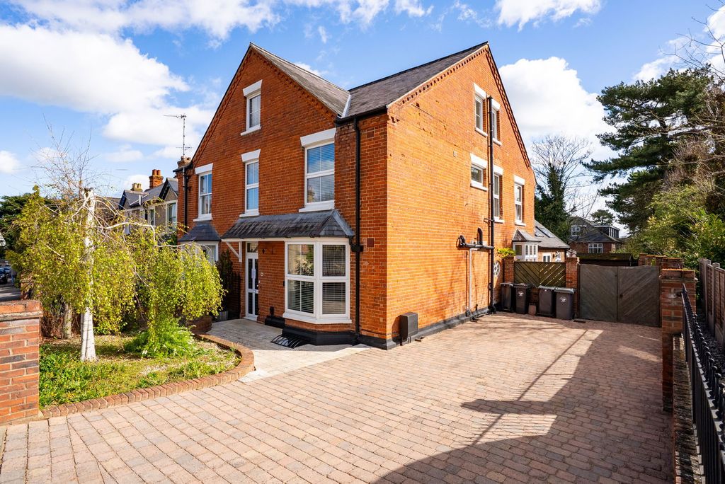 Property photo 1 of 28