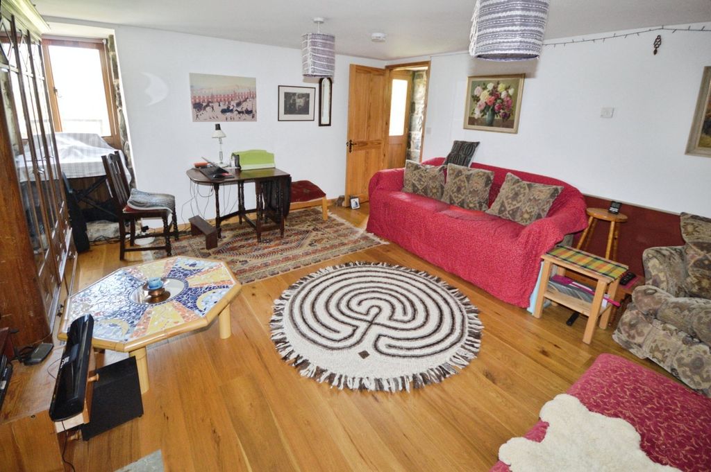 Property photo 3 of 40 Picture No. 03