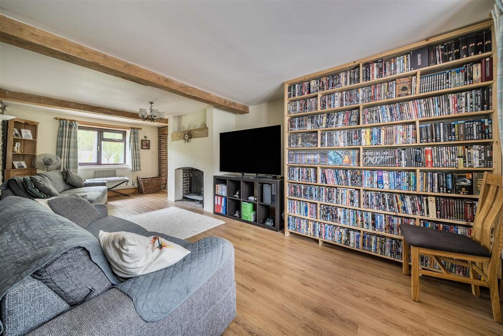 Property photo 2 of 24 Sitting Room