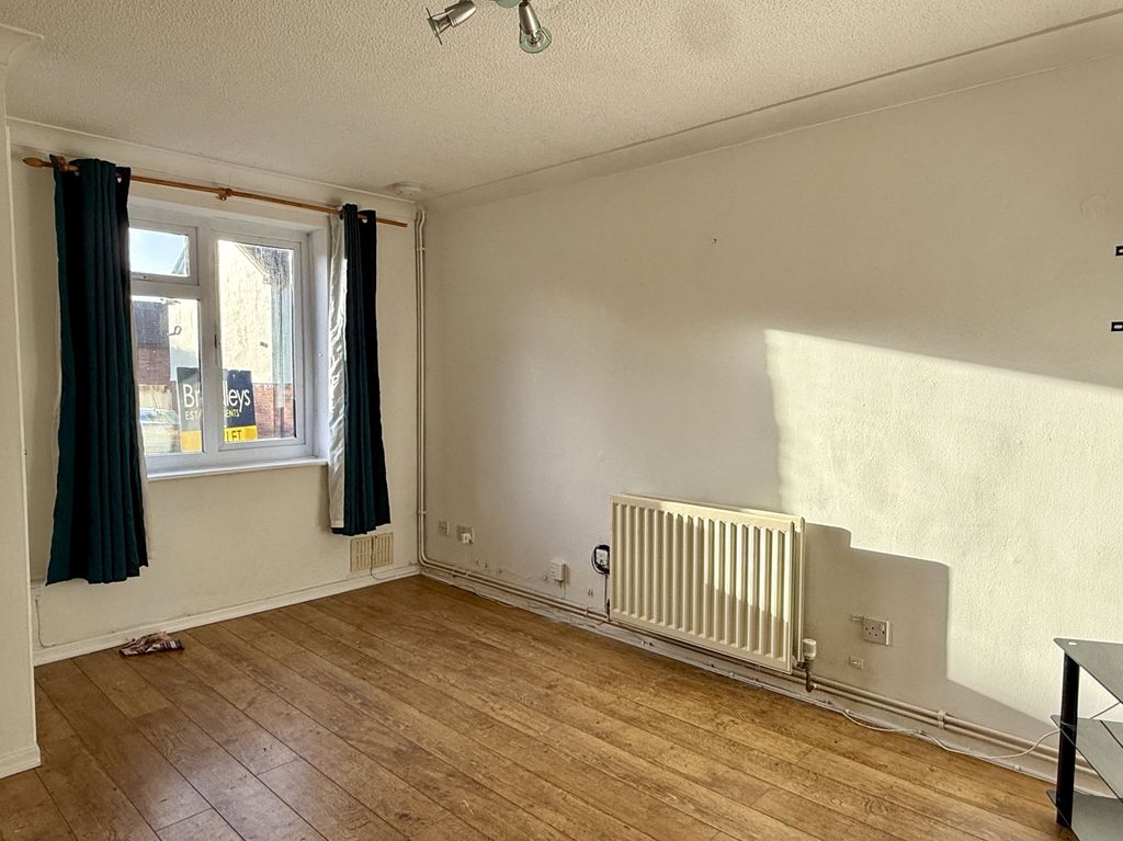 Property photo 3 of 15 Living Room