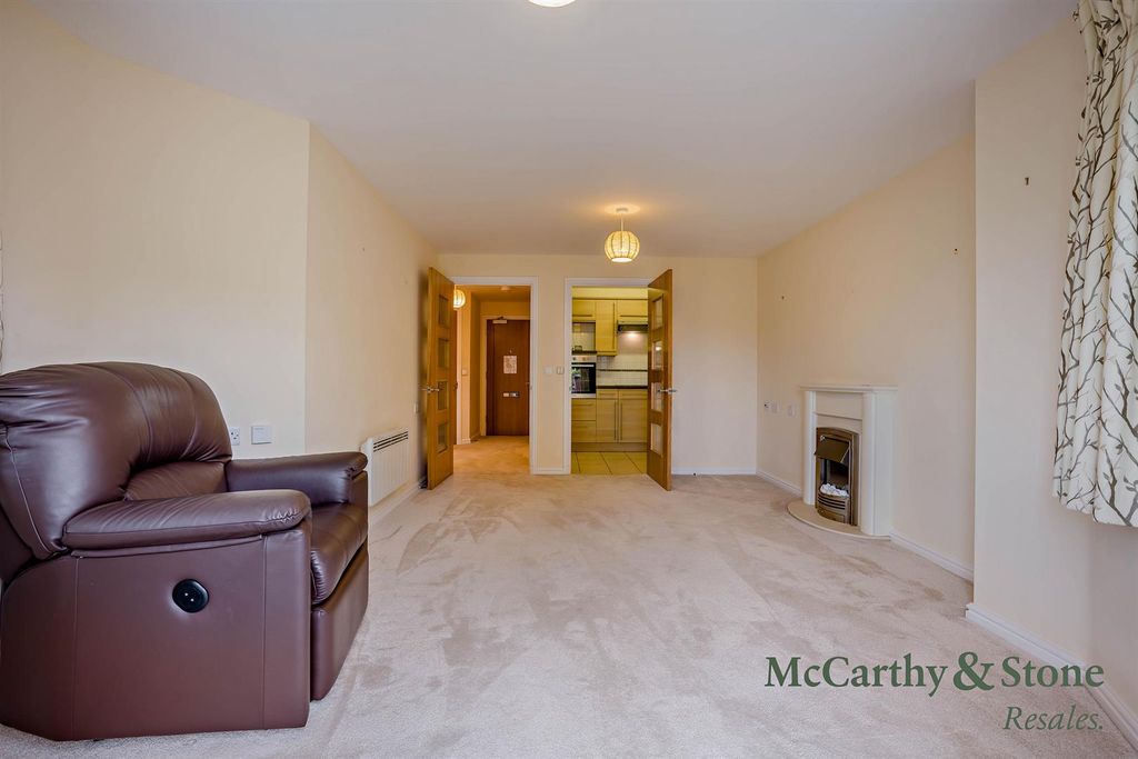 Property photo 3 of 22 8708209-Interior19-800.Jpg
