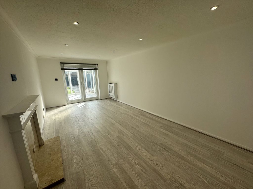 Property photo 2 of 16 Picture No. 03