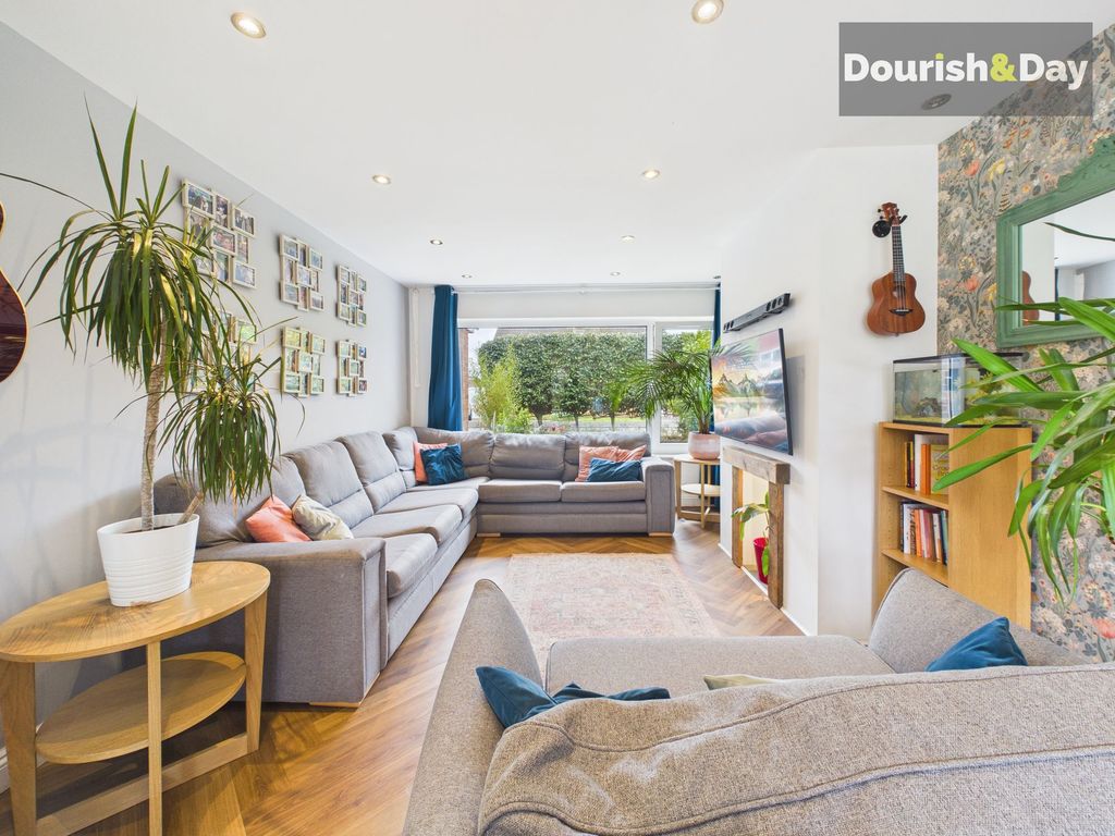 Property photo 3 of 28