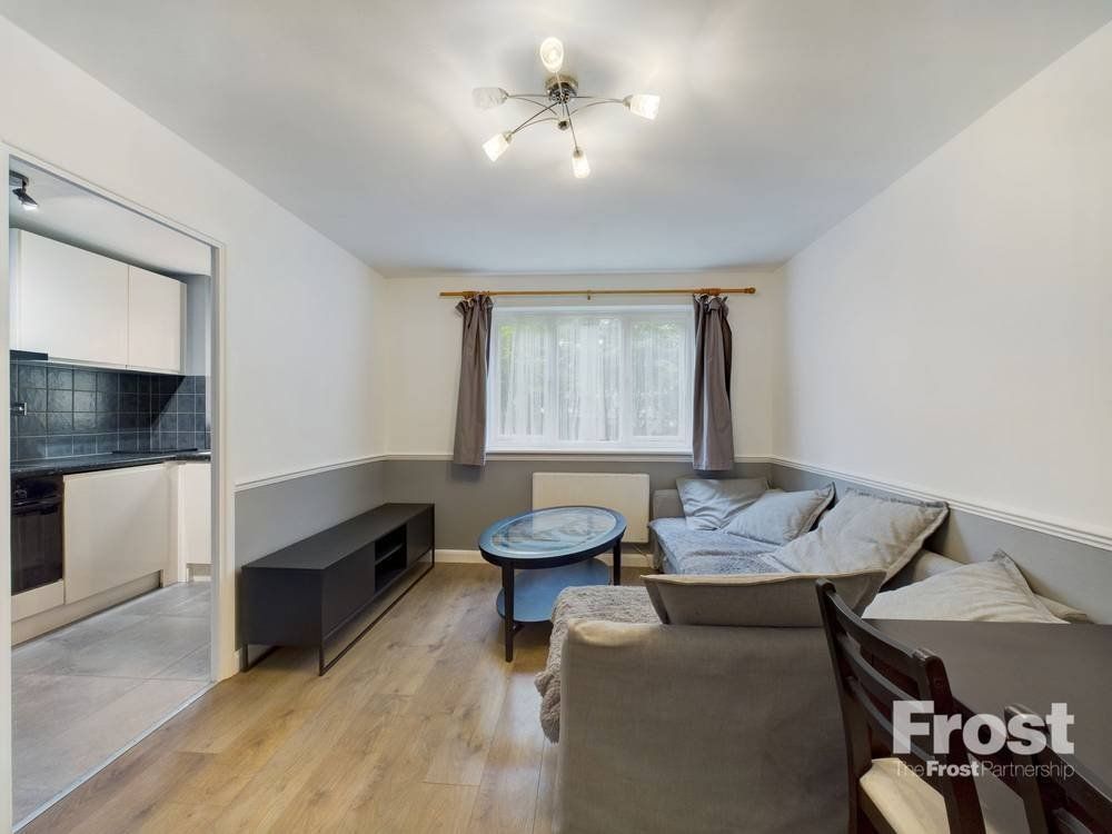 Property photo 3 of 8 Lounge