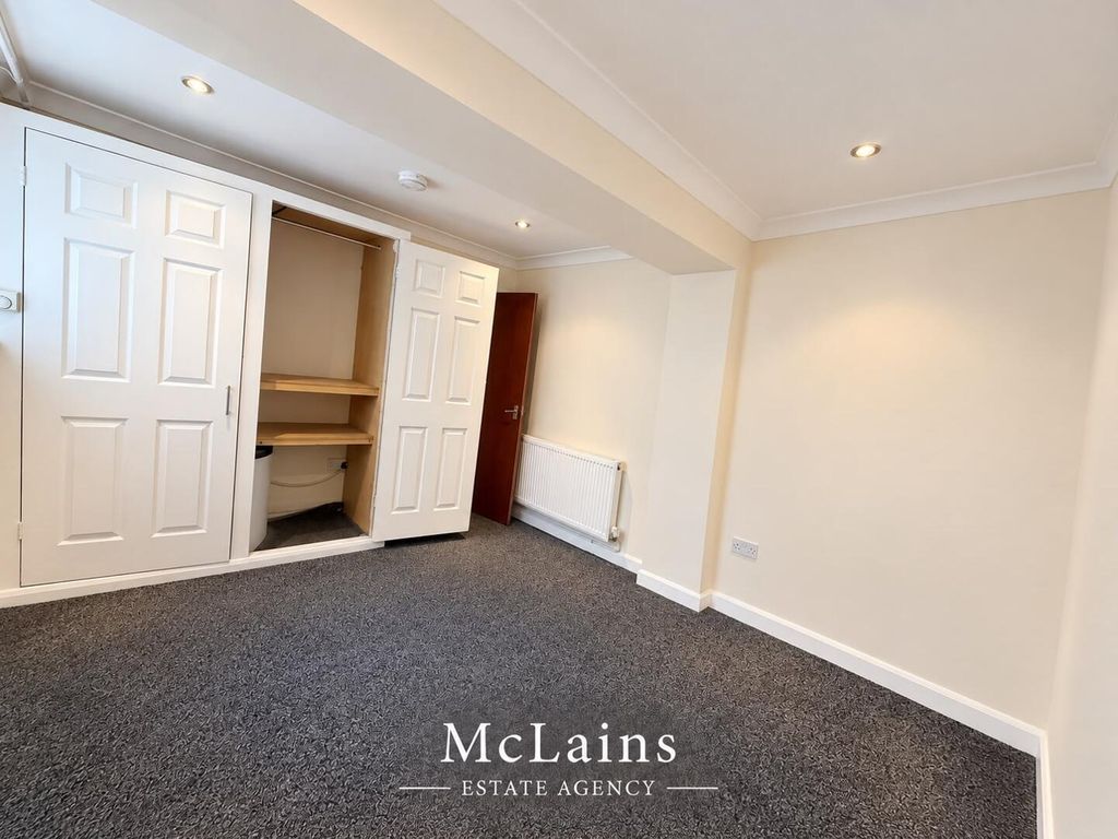 Property photo 3 of 6 Bedroom