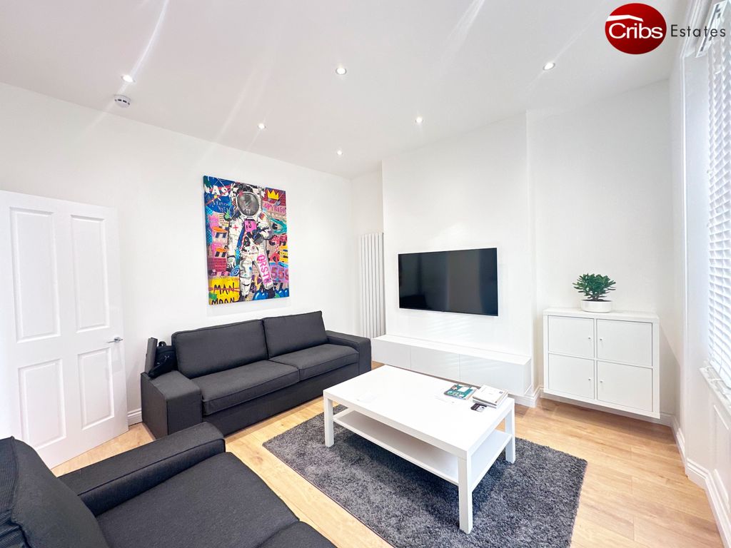 Property photo 2 of 11 Gallery