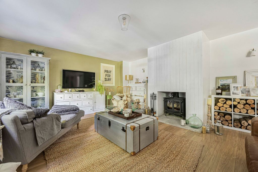 Property photo 2 of 21