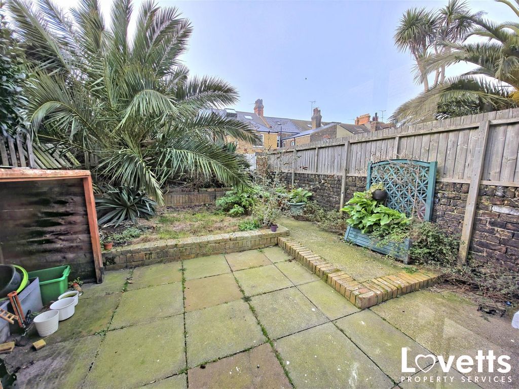 Property photo 2 of 16 Hatfeeld Gdn.Jpg