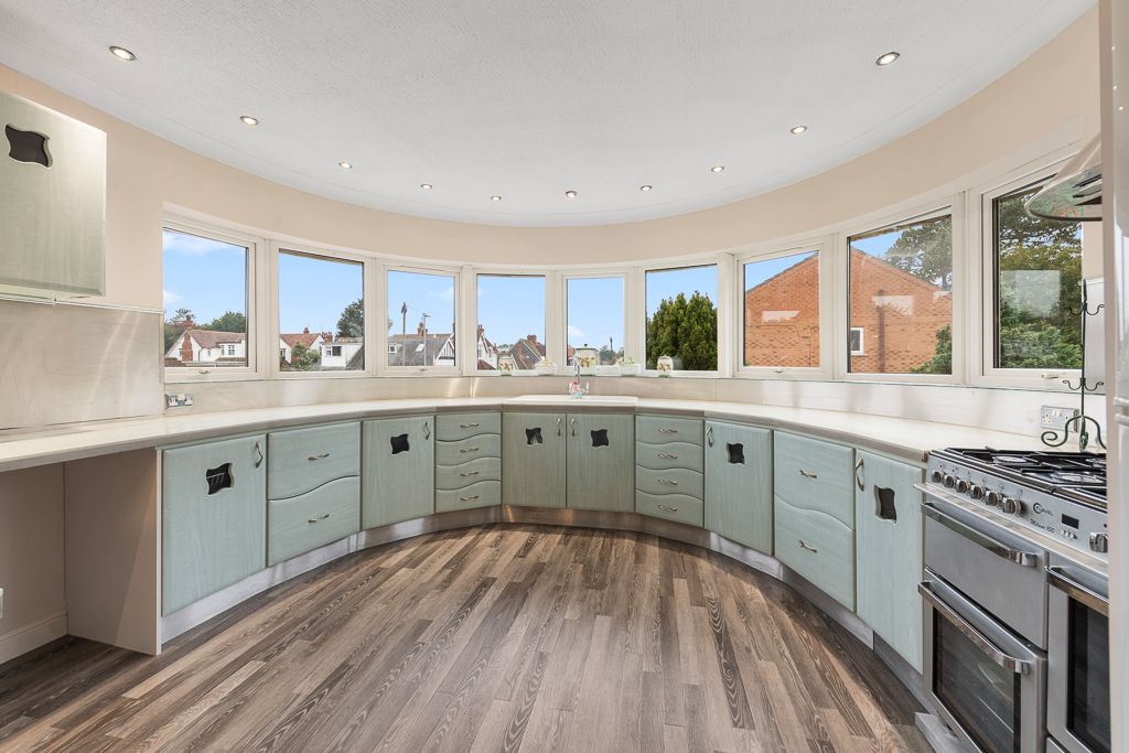 Property photo 2 of 30