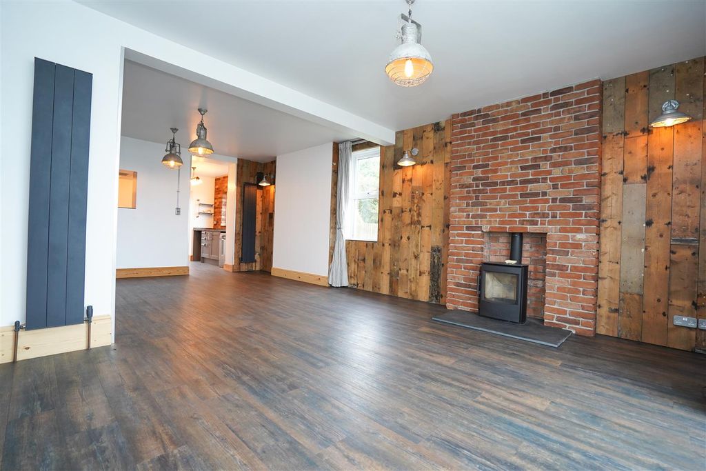 Property photo 2 of 23