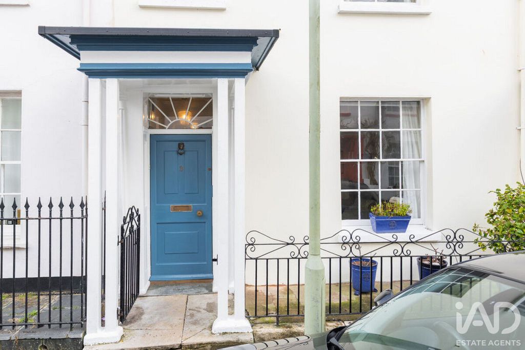 Property photo 2 of 13