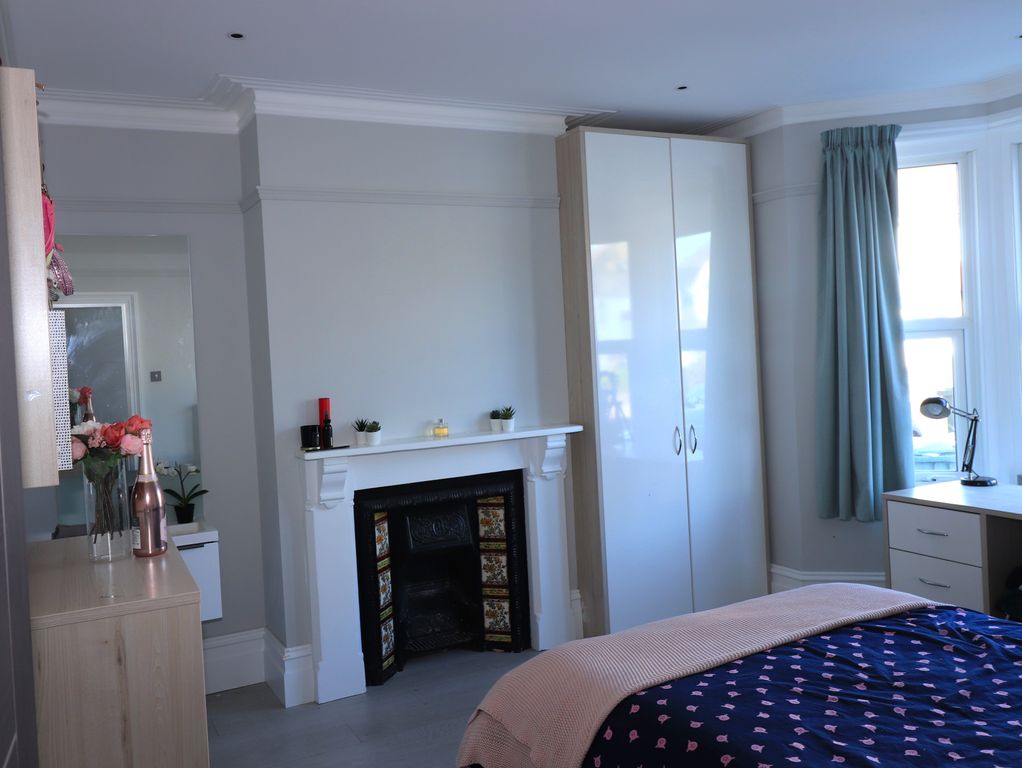 Property photo 3 of 8 Bedroom