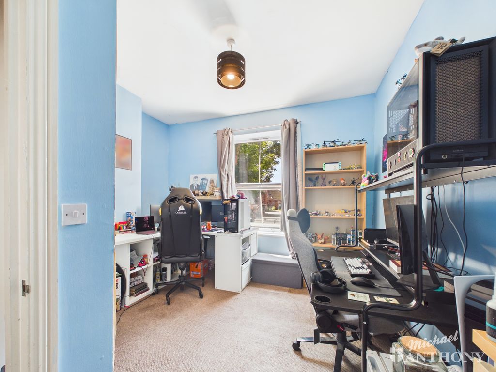 Property photo 2 of 10 Cam02773G0-Pr0444-Still006