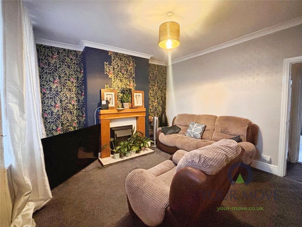 Property photo 2 of 10 Livingroom