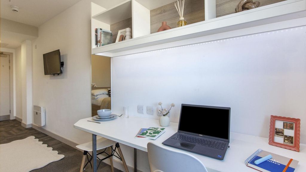 Property photo 3 of 17