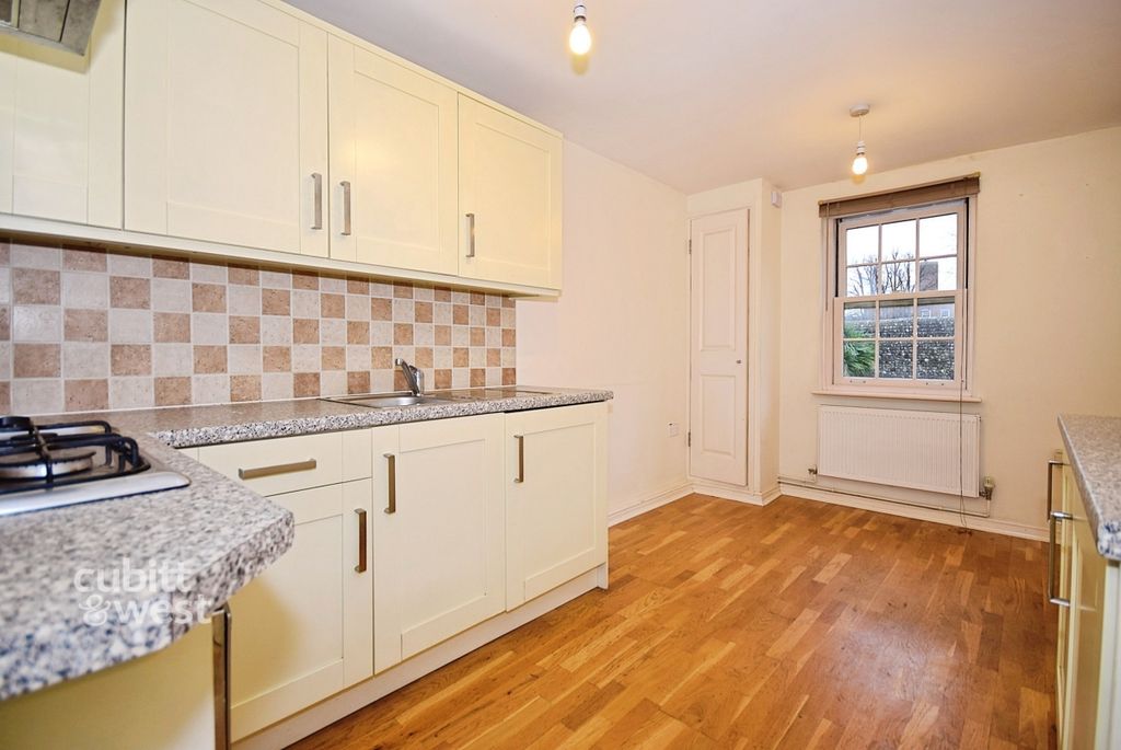 Property photo 2 of 9 972Fe27A-Dsc_0461