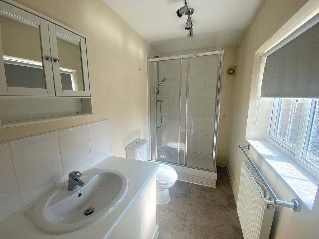 Property photo 3 of 14 En Suite