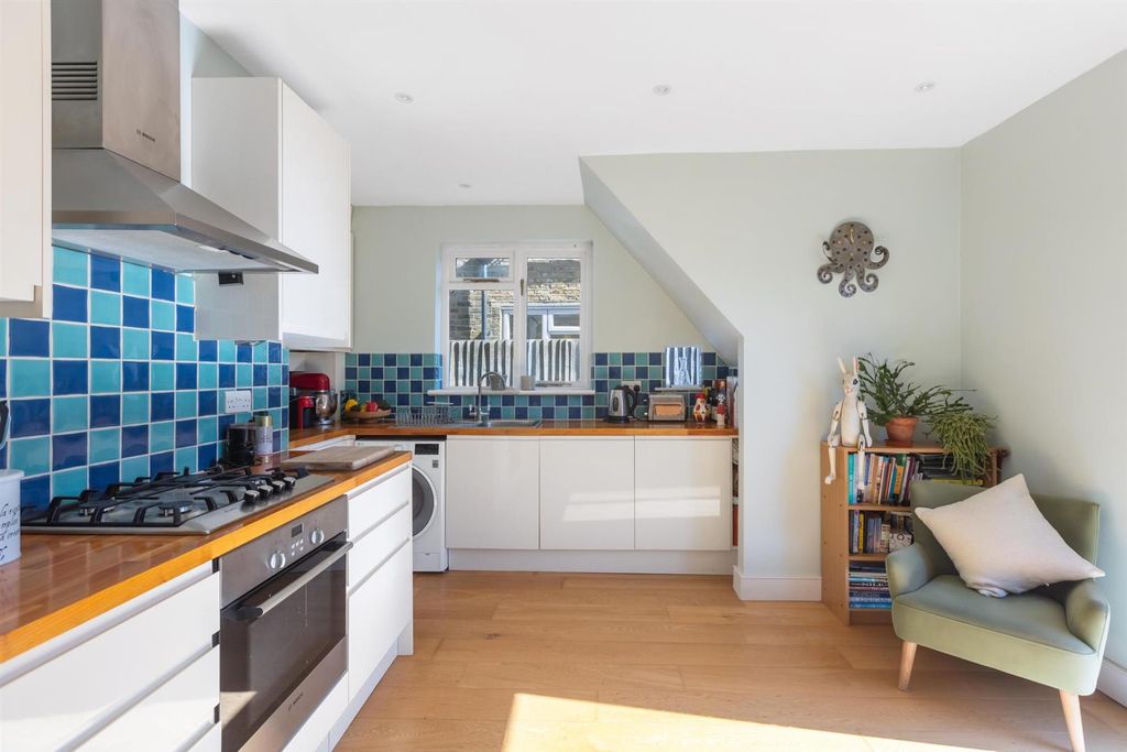 Property photo 3 of 18 7M2A4146-Hdr.Jpg