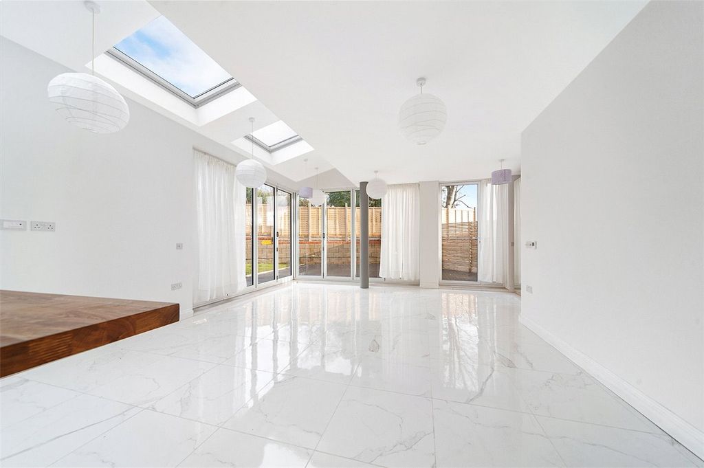 Property photo 1 of 14 Picture No. 09