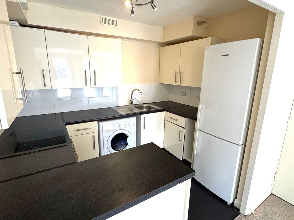 Property photo 3 of 7 Kitchen