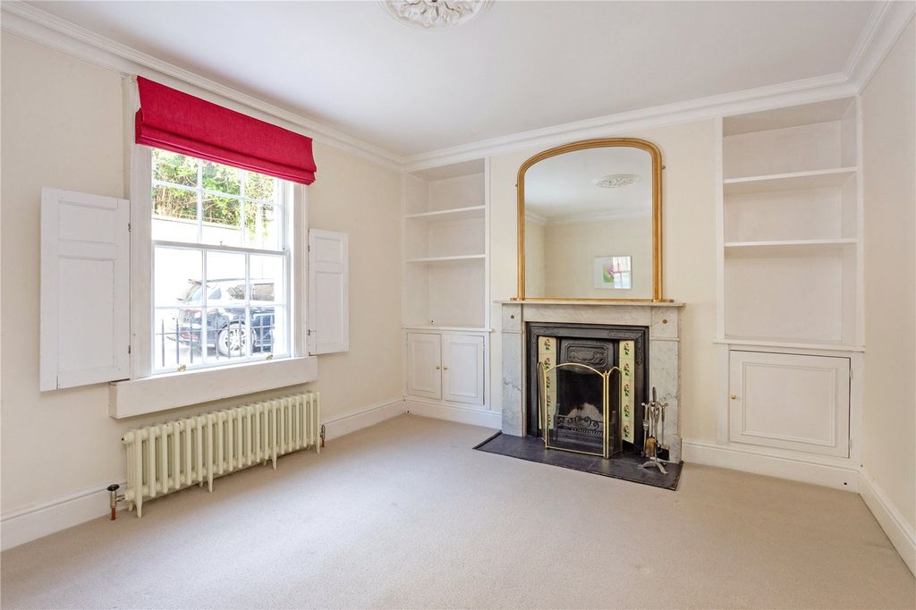 Property photo 2 of 14 Bedroom/Reception