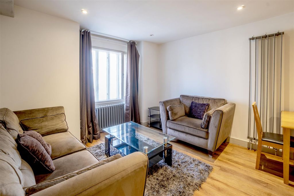 Property photo 2 of 6 Living.Jpg