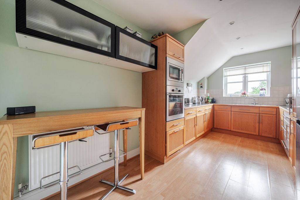 Additional image 4 of 2 bed flat for saleLambourne Court, Ray Mead Road, Maidenhead SL6