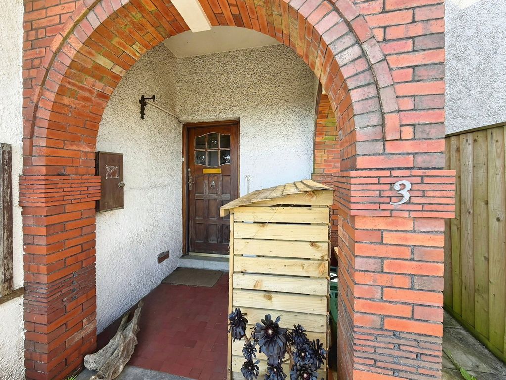 Property photo 3 of 32