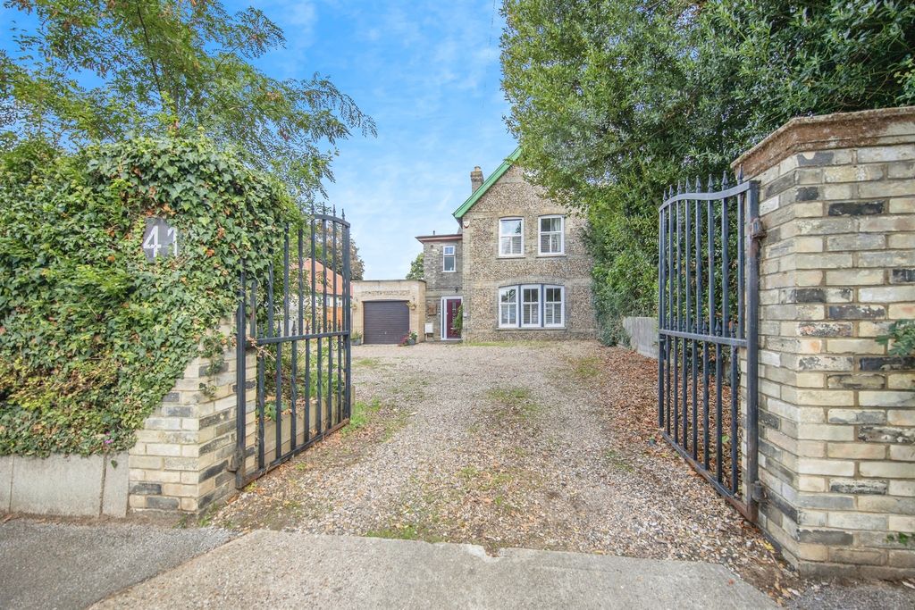 Property photo 1 of 17