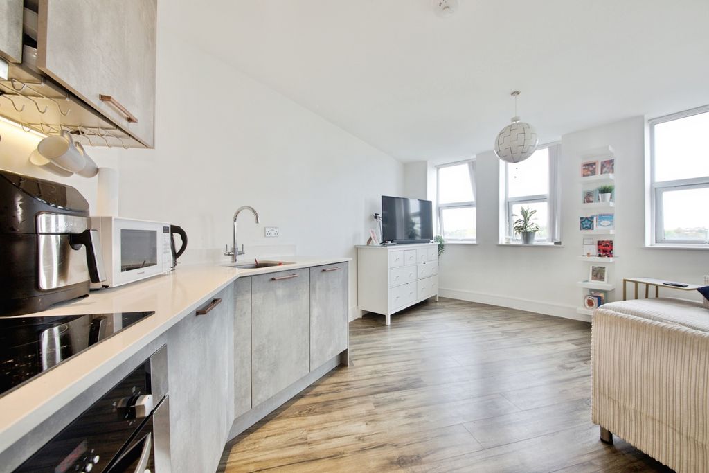 Property photo 3 of 17 Photo