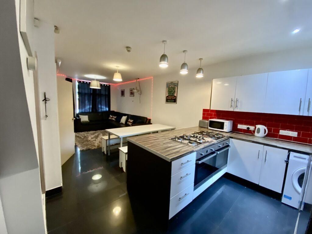 Property photo 1 of 9 Bright, Open-Plan Living Space With A Modern Kitch...