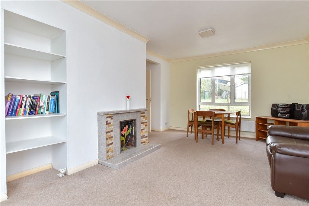 Property photo 3 of 10 Lounge