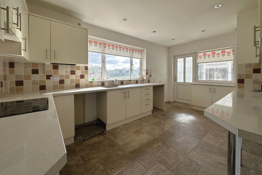 Property photo 3 of 15 Photo 16