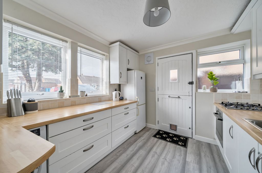 Property photo 2 of 14 1361900-6-6908d20...