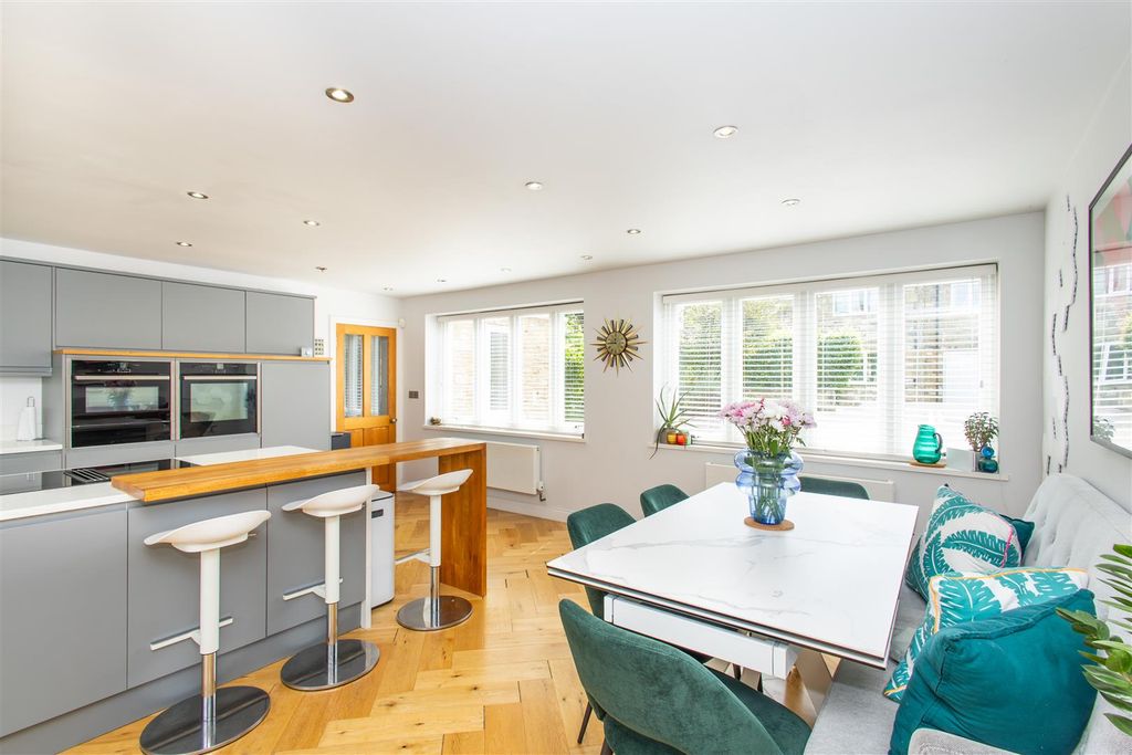Property photo 3 of 27 Kitchen/Diner