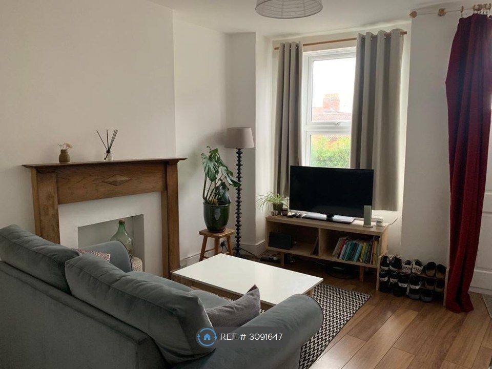 Property photo 1 of 13 Middle Reception Room