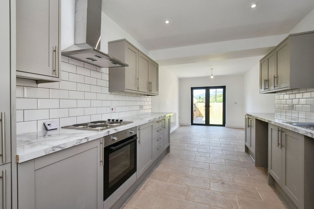 Property photo 3 of 22 Pbox-Img.Jpg