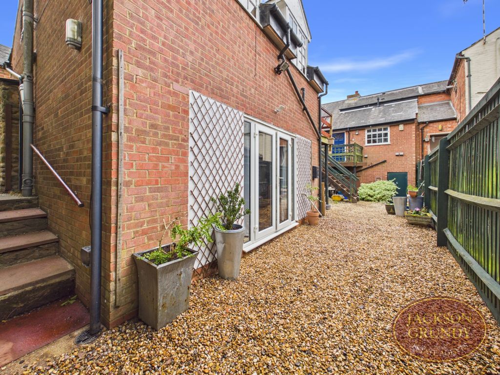 Property photo 1 of 9 Sheaf Street