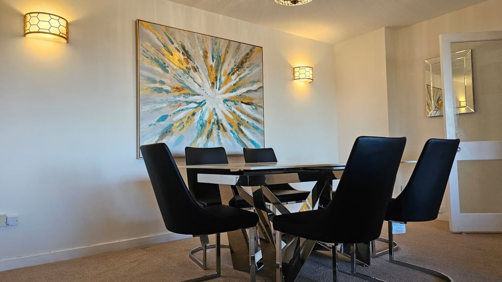 Property photo 3 of 8 Gallery