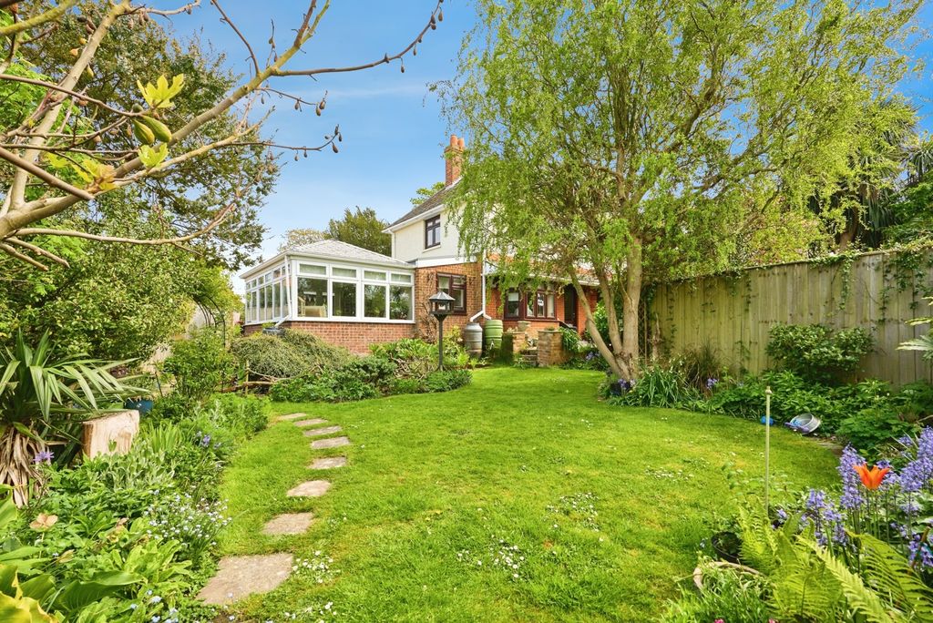 Property photo 3 of 15 Garden