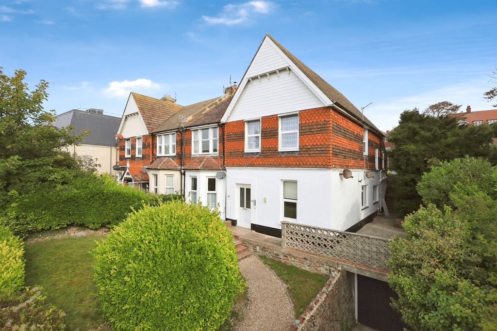 Property photo 1 of 11 Exterior