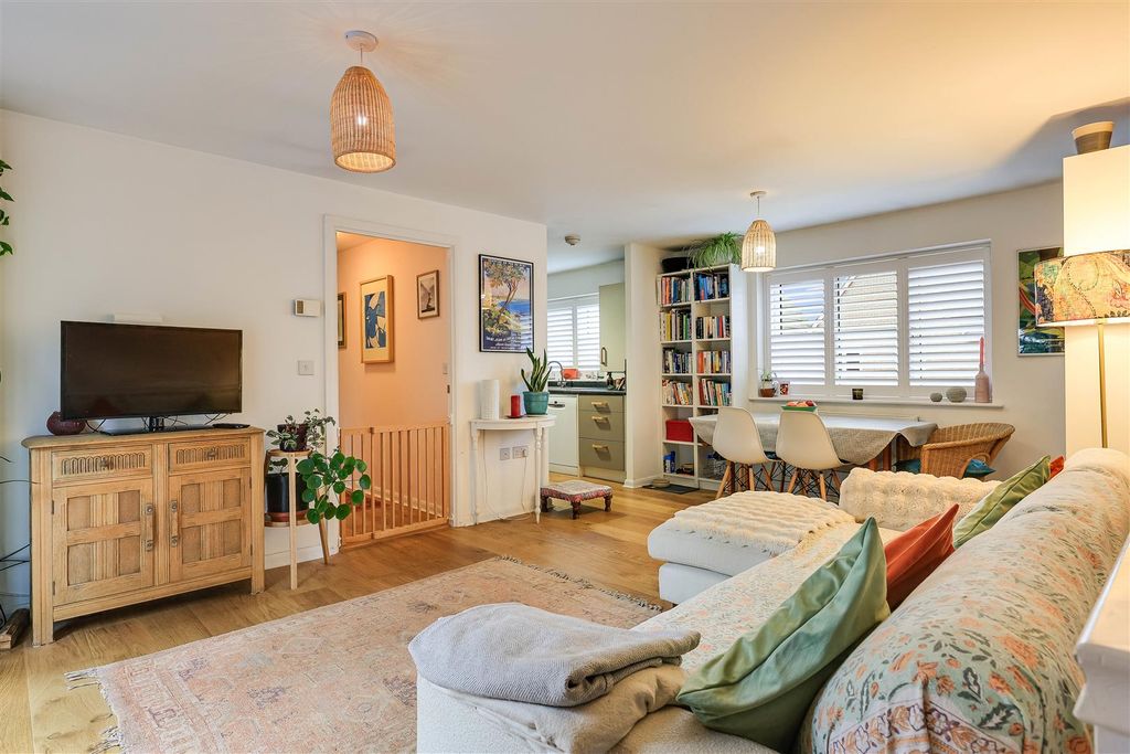 Property photo 2 of 23 Living/ Dining Room