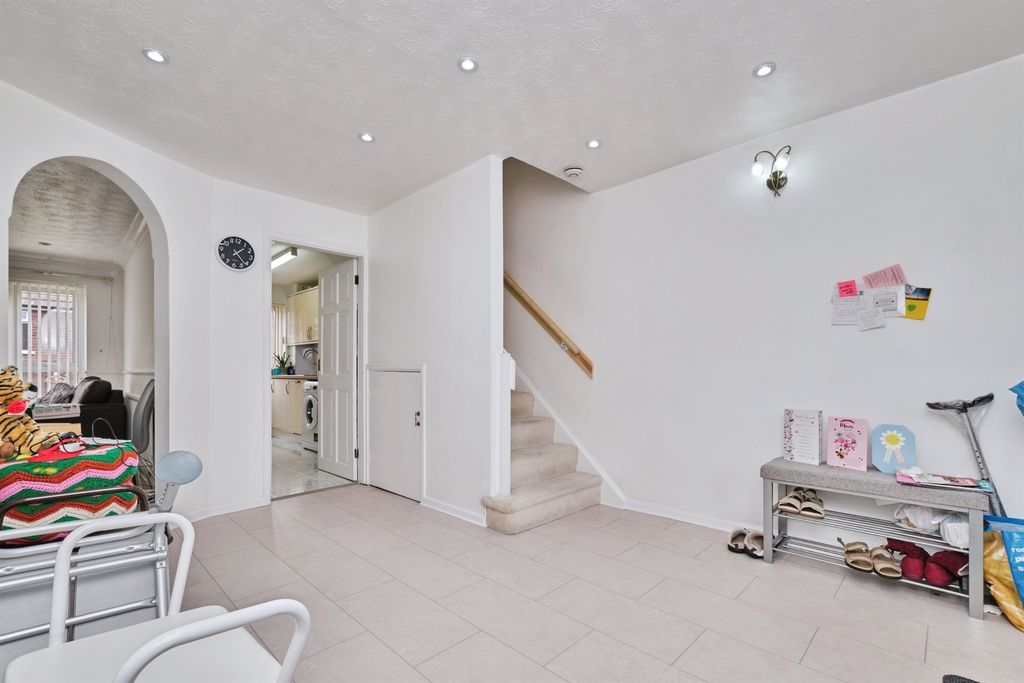 Property photo 2 of 16